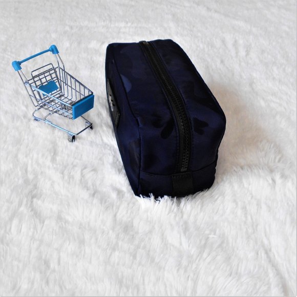 Michael Kors Kent Camo Jacquard Toiletry Kit - Picture 4 of 11